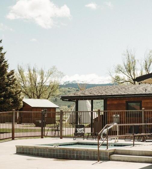 کلبه ییلاقی, Teton Valley Resort