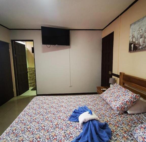 Номер Deluxe Кровать Кинг, Toucan Hostel