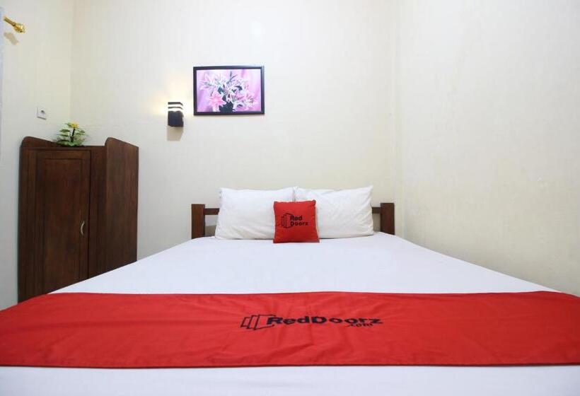 Номер Стандарт, Reddoorz @ Jalan Parangtritis