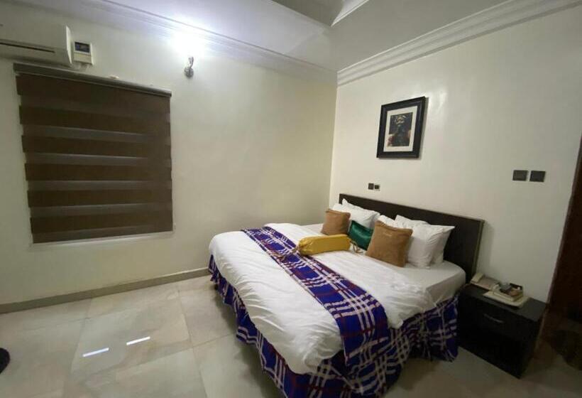 اتاق لوکس, Nue Crest Hotels & Suites