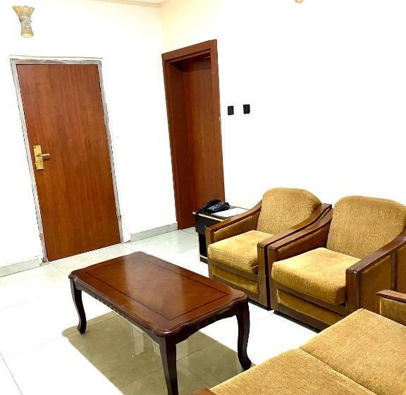 سوئیت با تخت بزرگ, Nue Crest Hotels & Suites