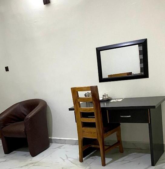 اتاق لوکس, Nue Crest Hotels & Suites