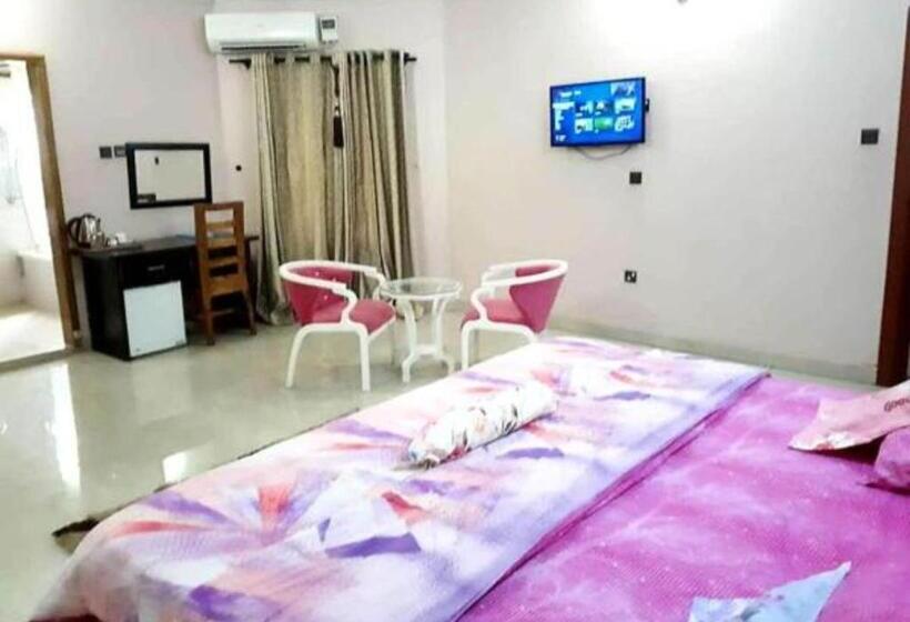 سوئیت با تخت بزرگ, Nue Crest Hotels & Suites