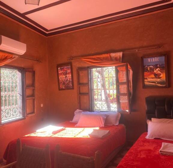 庭の見えるスタンダードトリプルルーム, Riad Malak