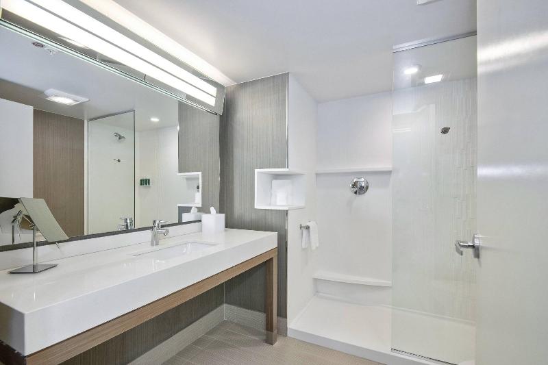 Люкс Кровать Кинг, Courtyard By Marriott Raleigh Cary/parkside Town Commons
