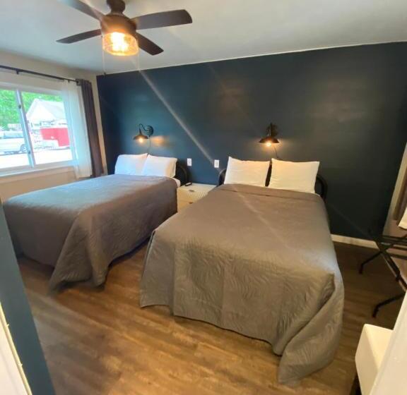 Четырехместный Номер Стандарт, Cedar Court Inn