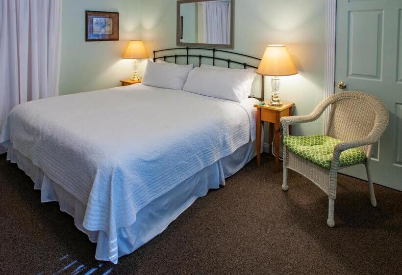 Номер Стандарт, Cedar Court Inn