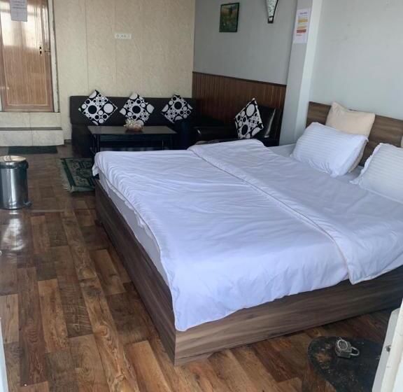 Номер Стандарт, Hideout Backpackers Hostel