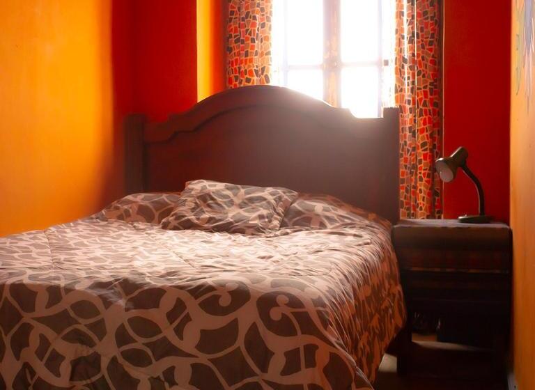 اتاق استاندارد, Hostal Café Tiana