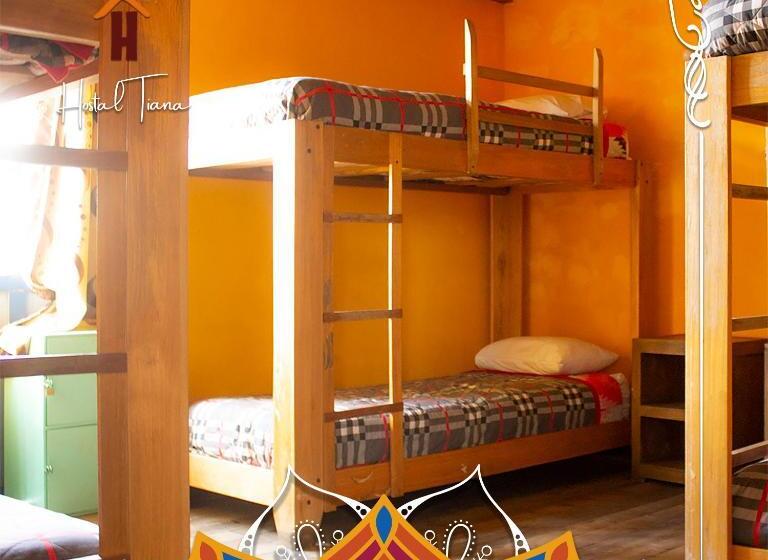 تختخواب در اتاق مشترک, Hostal Café Tiana