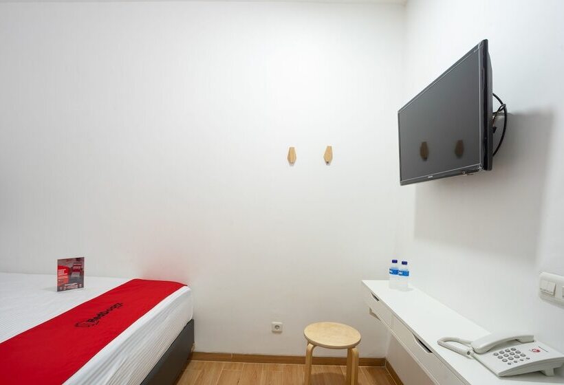 Номер Стандарт, Reddoorz Plus @ Danau Sunter Utara