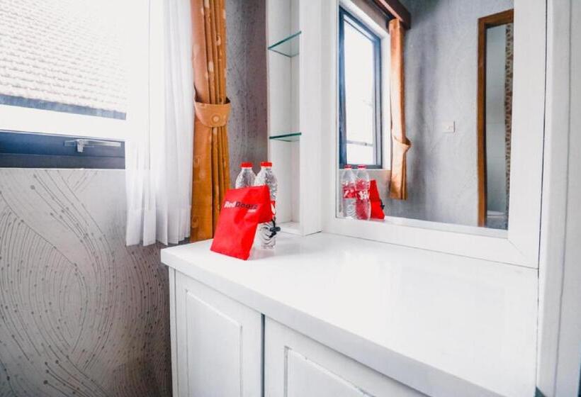 Номер Economy, Reddoorz Near Taman Rekreasi Selecta