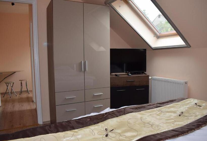 Апартаменты 1 Спальня Вид на Сад, Orient Apartmanház
