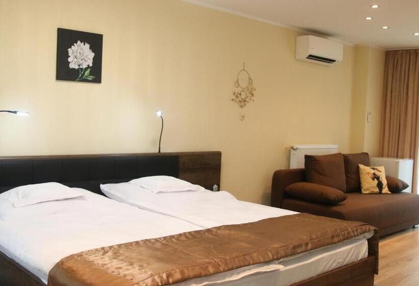 Апартаменты 1 Спальня с Террасой, Orient Apartmanház
