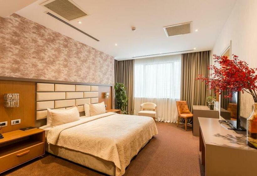 3 Bedroom Suite, The Grand Gloria
