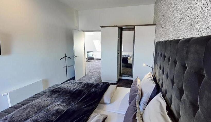 수피리어 스위트, Boardinghouse Emden