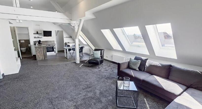 수피리어 스위트, Boardinghouse Emden