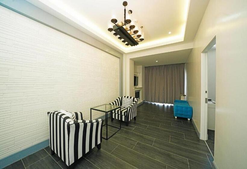 سوئیت رویال, Carlito Tagaytay