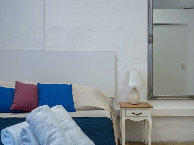 سوئیت کلاب, Valletta Kampnar City Living