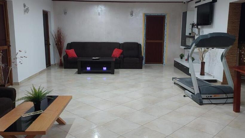Casa 2 Quartos, Vila Magica