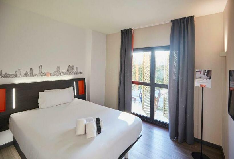 Номер Стандарт, Easyhotel Barcelona Fira
