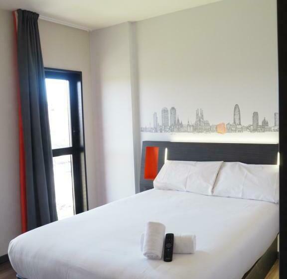Номер Стандарт, Easyhotel Barcelona Fira