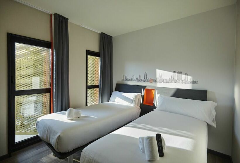 Номер Стандарт, Easyhotel Barcelona Fira