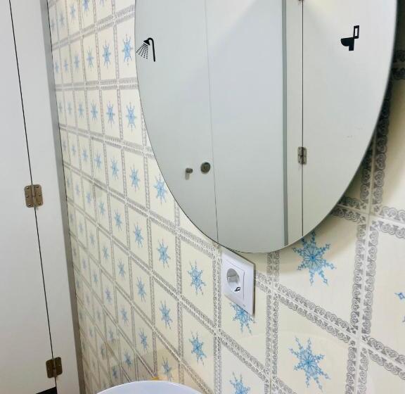 带共用浴室的标准房间, Boogalow Hostel