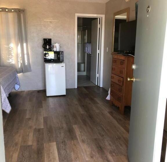 스탠다드 룸 킹사이즈 침대, Pennwood Motor Lodge