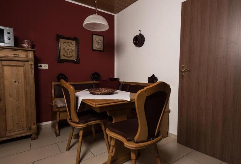 Семейный Номер Вид на Сад, Jagdschloss Fahrenbühl Hotel Garni