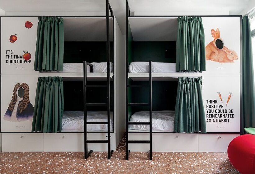 تختخواب در اتاق مشترک, 2060 The Newton Hostel