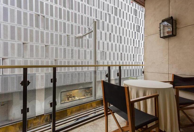 家庭间, Hostal Rodas Pamplona