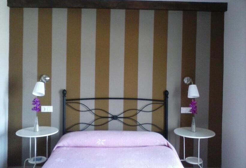 اتاق استاندارد, Hostal Restaurante Parajes