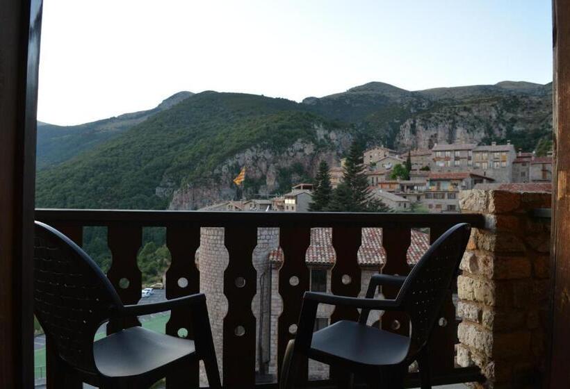 Номер Стандарт с Балконом, Hostal La Neu