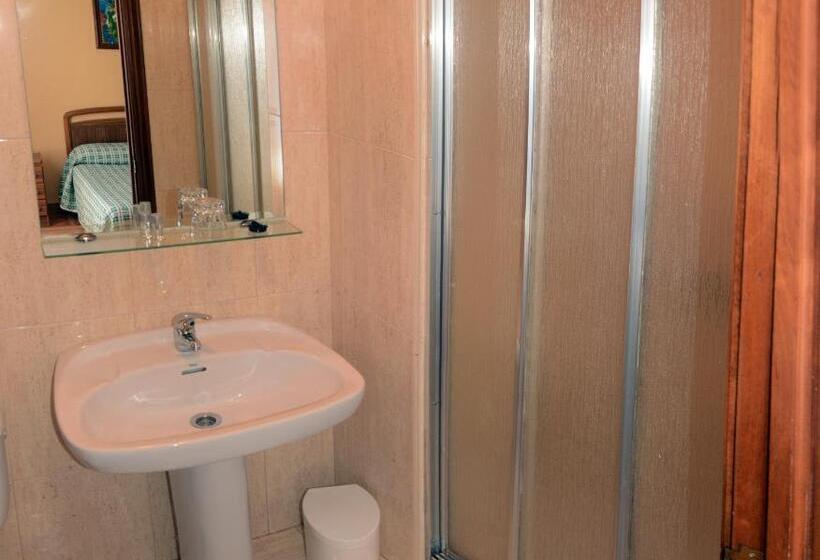 标准单人间, Hostal Baviera