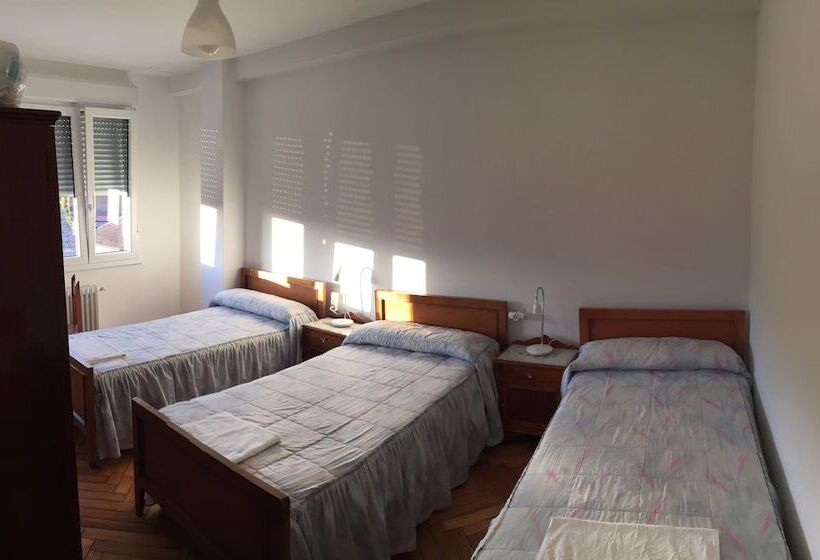 חדר סטנדרט לשלושה עם חדר אמבטיה משוף, Hostal Costa Azul