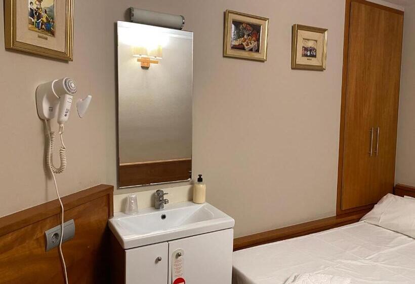 Номер Стандарт Индивидуальный Совместная Ванная, Hostal Galicia Cardedeu
