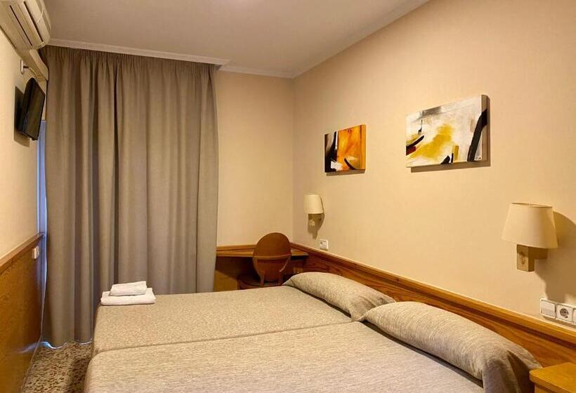 Номер Стандарт, Hostal Galicia Cardedeu