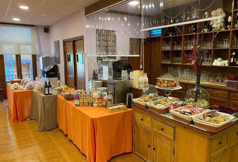 Четырехместный Номер Стандарт, Hostal Can Josep