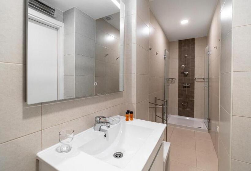 اتاق خانوادگی با چشم‌انداز دریا, Castelo Guest House