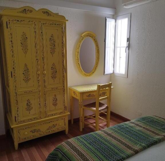 اتاق استاندارد با سرویس بهداشتی مشترک, Mont  Sobro House Rooms I