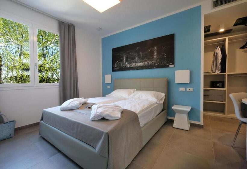 Студия Стандарт, Relais Villa Clodia