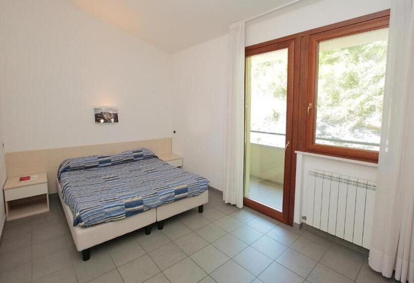 דירת 2 חדרי שינה עם נוף לגינה, Residence Citta Ideale