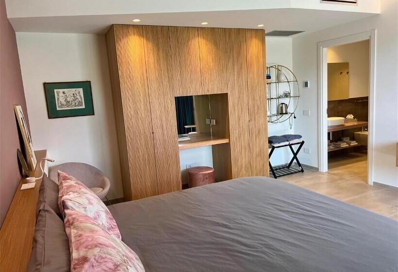 اتاق لوکس با تخت بزرگ, Villa Costantina With Heated Pool