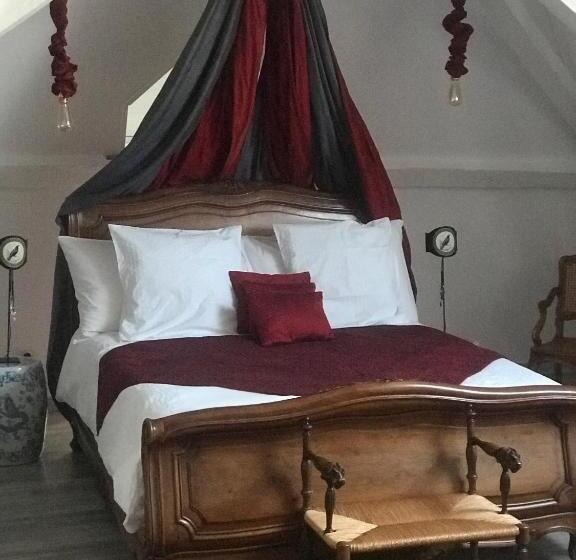 Семейный Номер, Chateau De Martigny