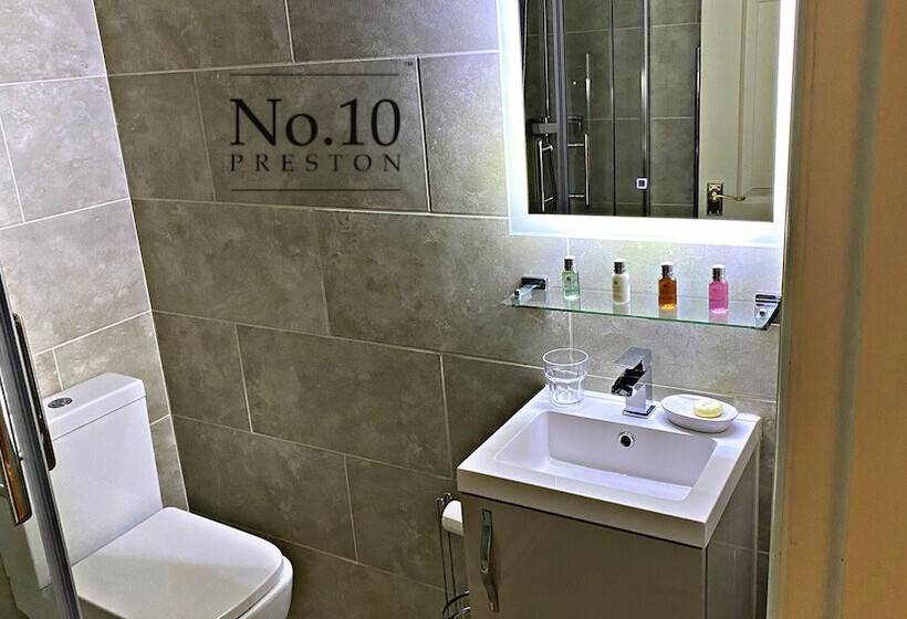 带2个卧室的公寓, No.10 Preston