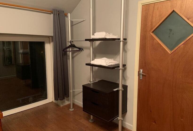 Номер Стандарт, Halfway House