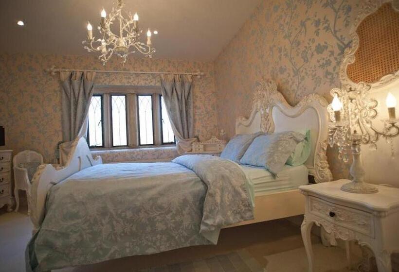 Quarto Deluxe, Manor Court