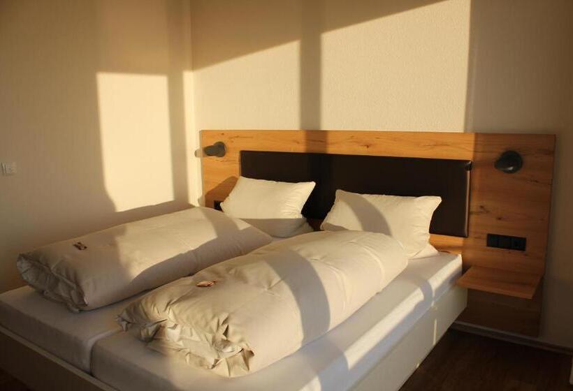 Quarto Estandar com Sacada, Gästehaus Rebenhof