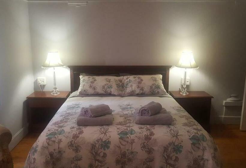 اتاق استاندارد سه نفره, Pretoria Inn